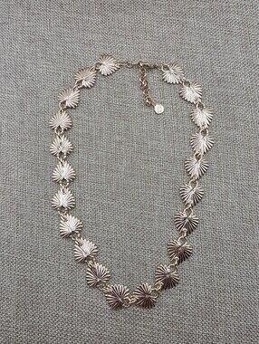 Gold Shell-Link Necklace - Elegant Women's Statement Necklace